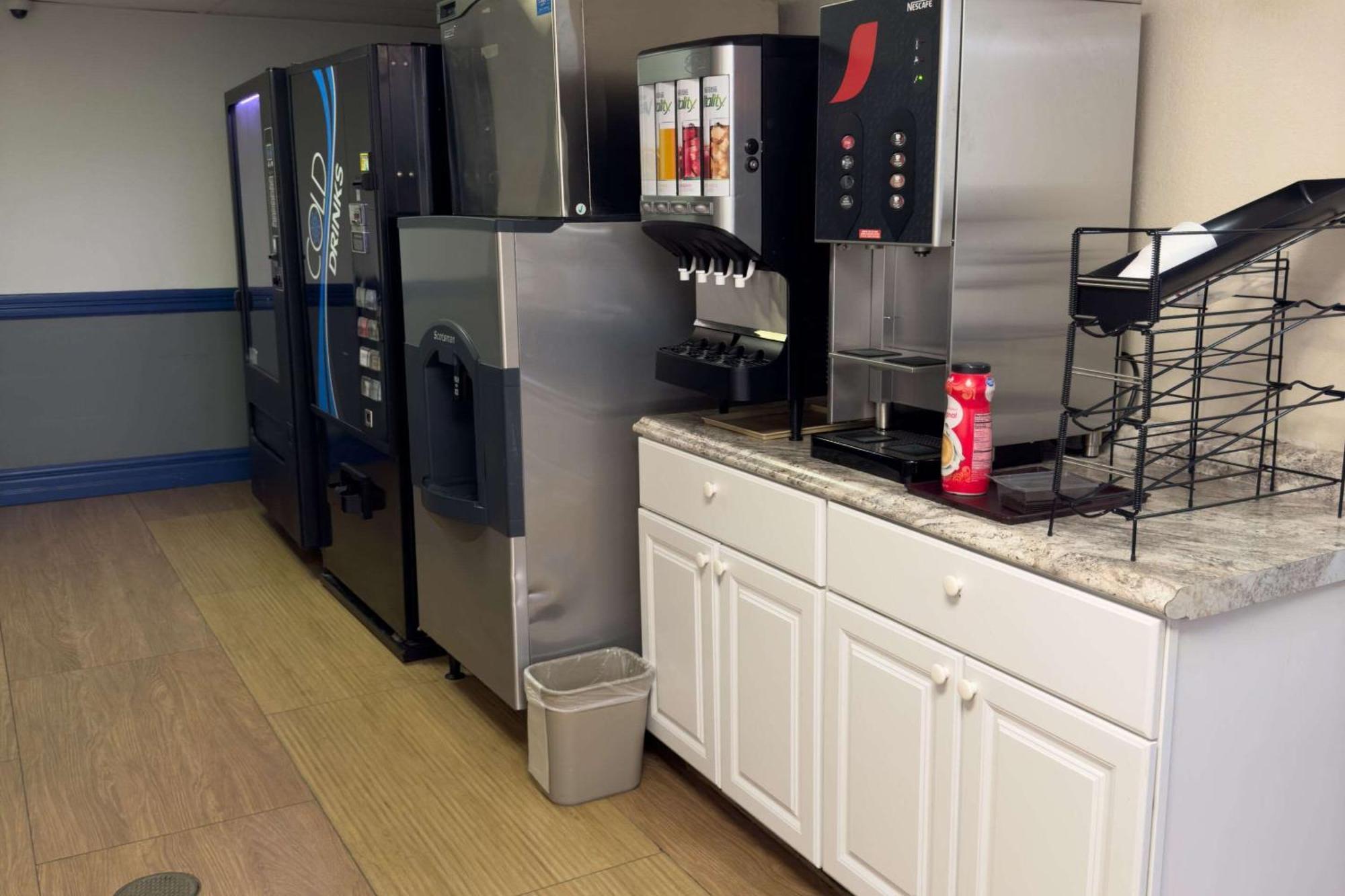 Econo Lodge Waite Park Luaran gambar